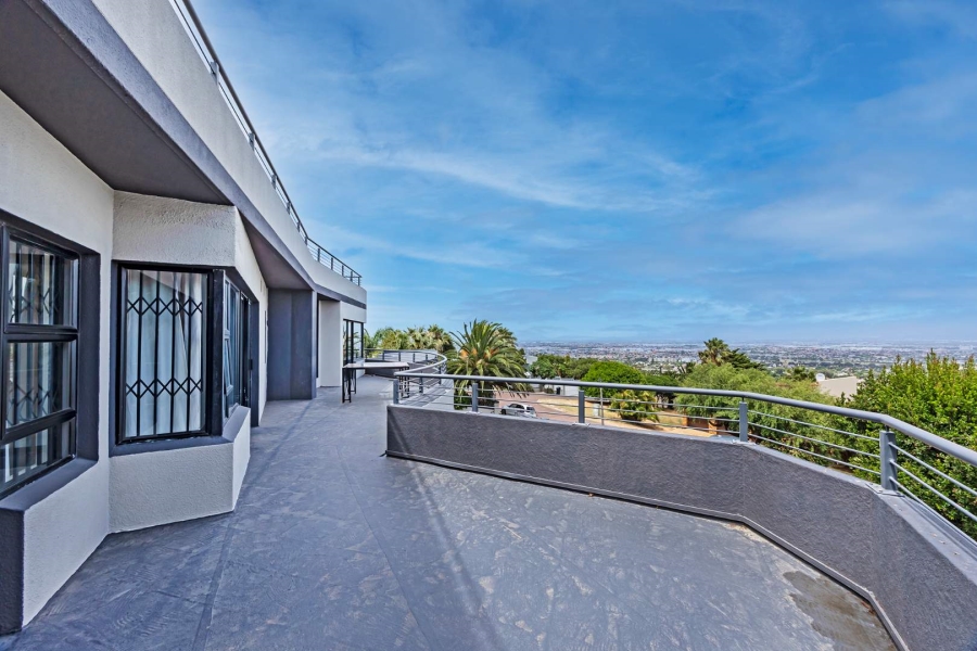 8 Bedroom Property for Sale in Plattekloof Western Cape